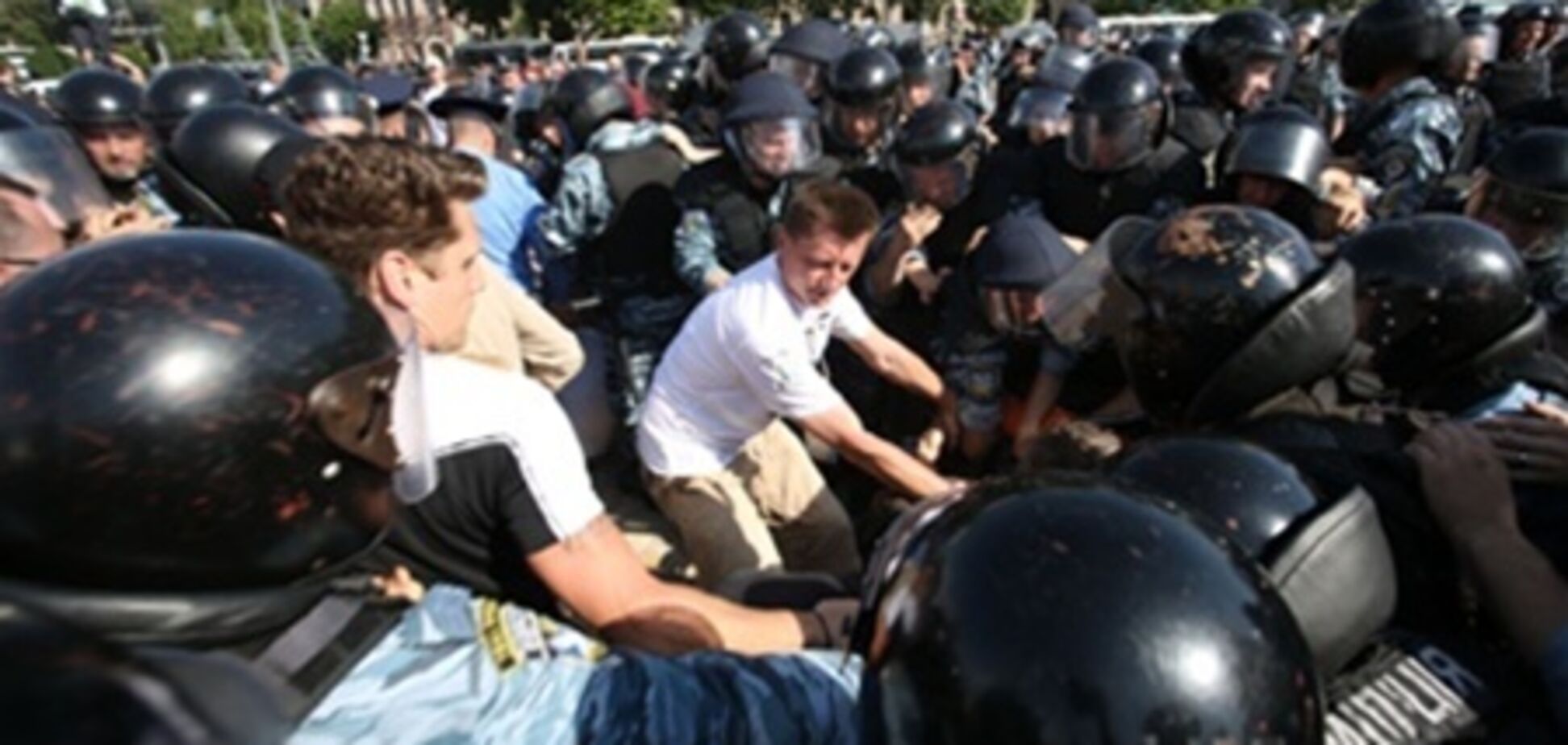 У Києві 'Беркут' затримав опозиційних активістів