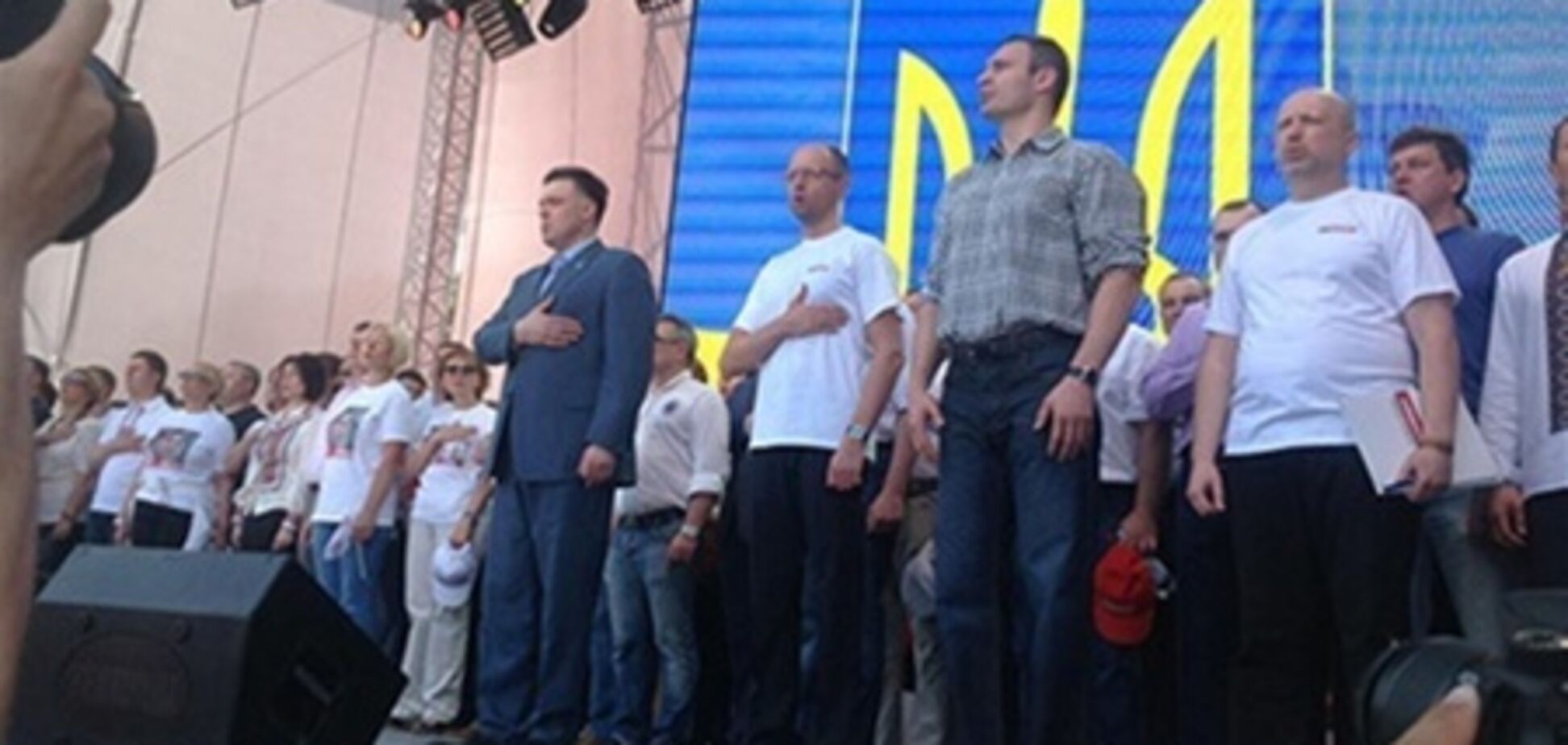 Тягнибок роздав українцям 'завдання на літо'