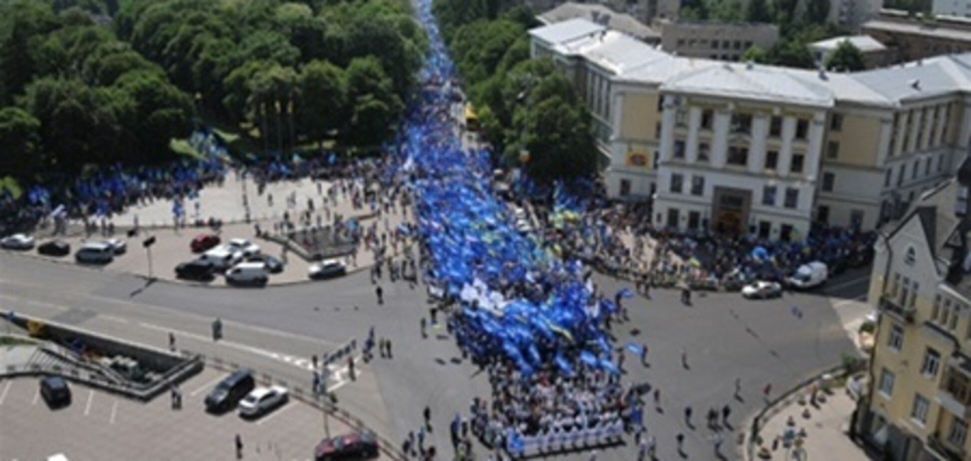 На митинги в Киеве пришли около 50 тыс. чел.