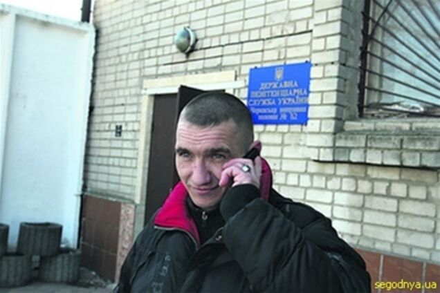 В Украине заключенным могут разрешить пользоваться мобилками