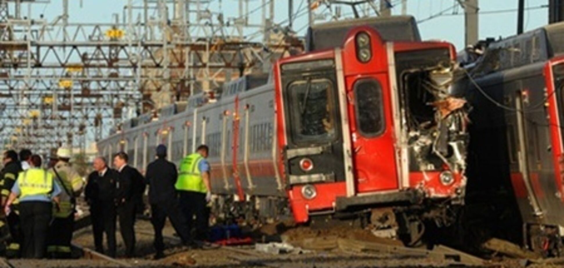 Названа причина столкновения поездов в США