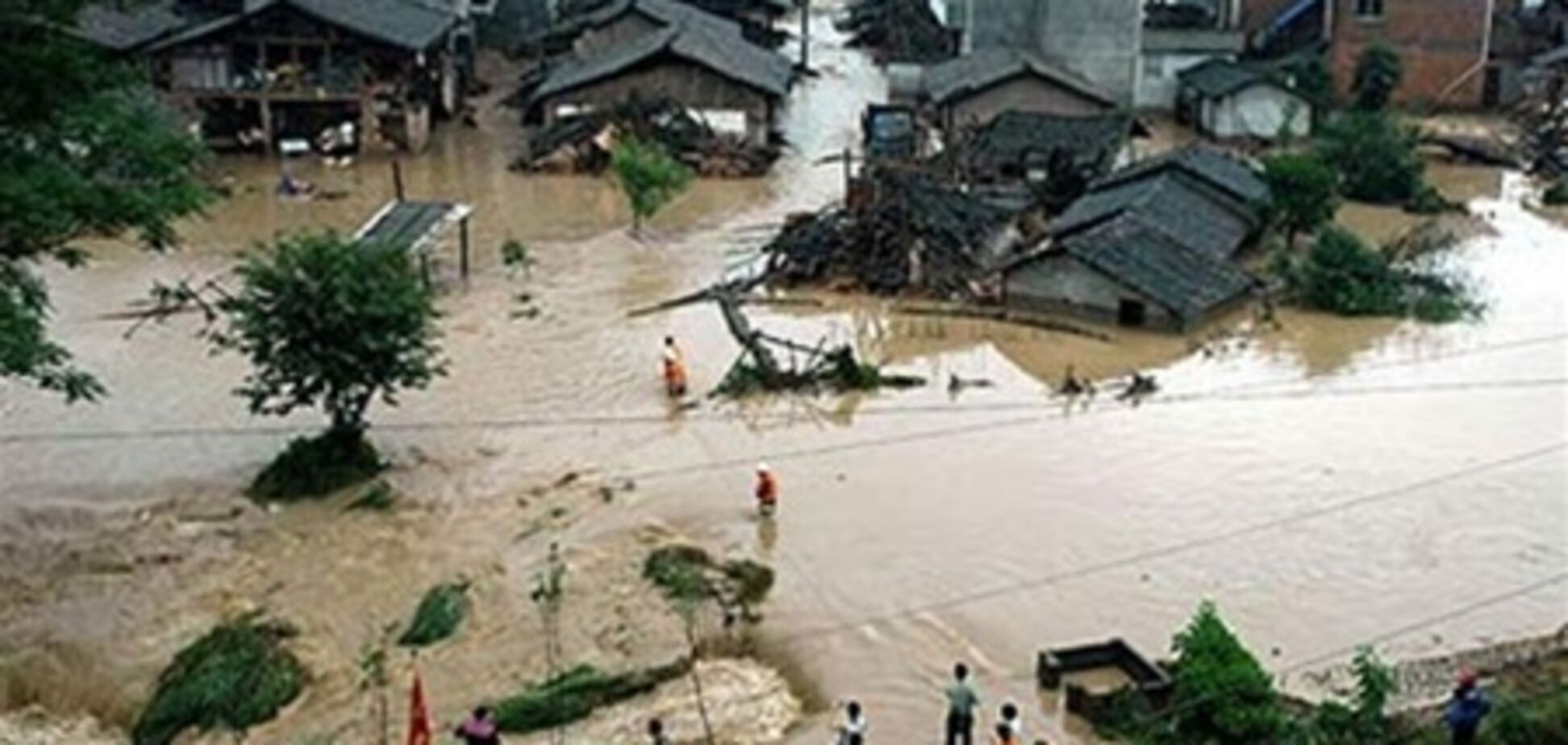 Через зливи в Китаї постраждали 200 тисяч осіб