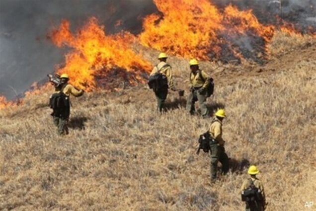 В Калифорнии бушуют лесные пожары