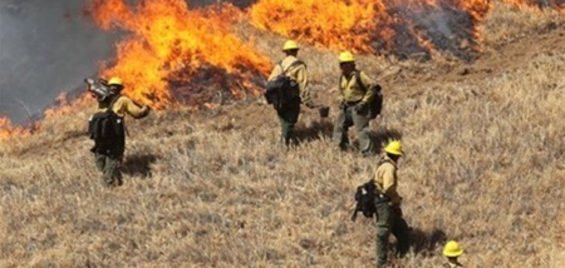 В Калифорнии бушуют лесные пожары