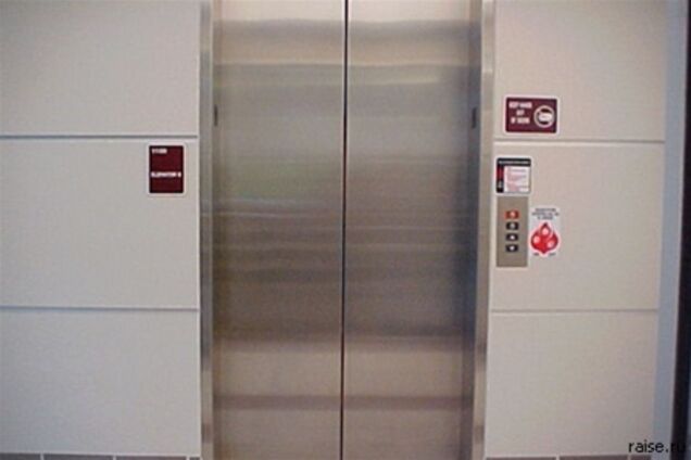Закривавлений труп бізнесмена знайдений в ліфті московського будинку