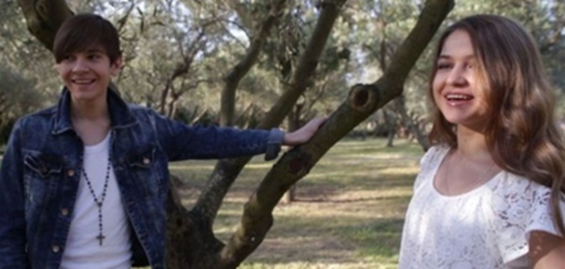 Киоссе вынужден скрывать от фанаток свою девушку. Фото