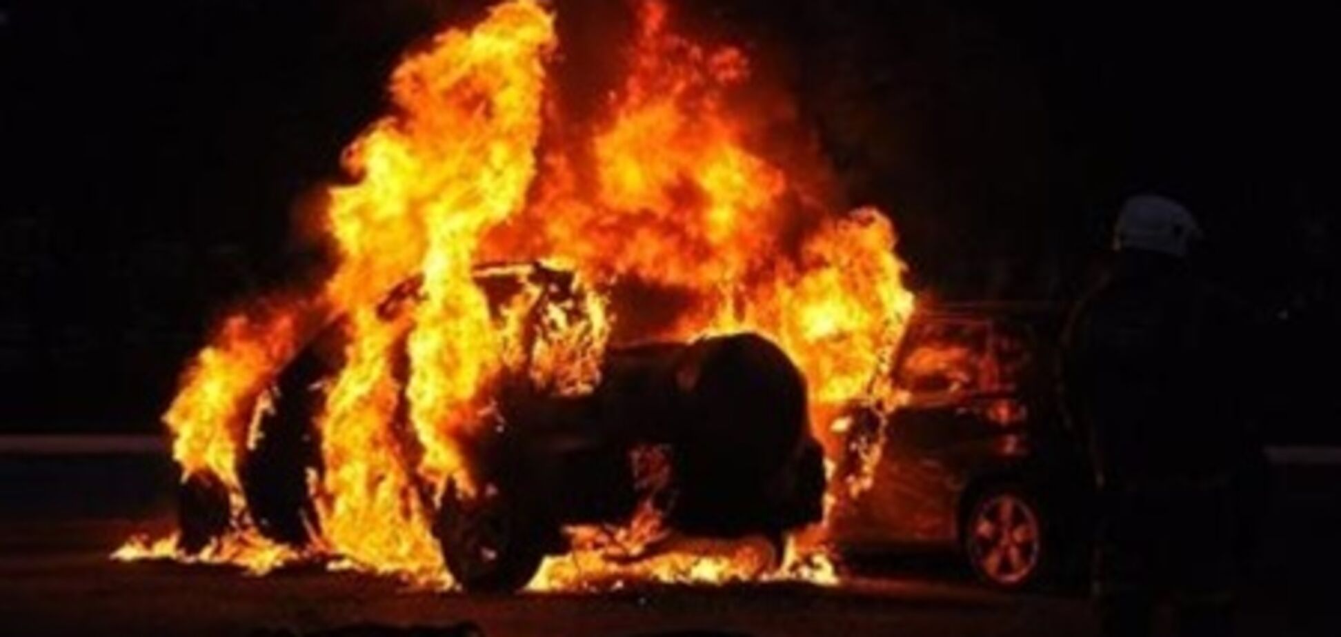 Сразу три автомобиля горели в Луганске