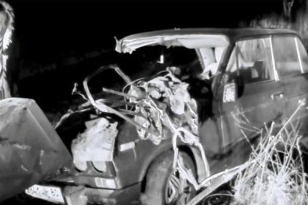 В России танк переехал 'Жигули', не задев пассажиров