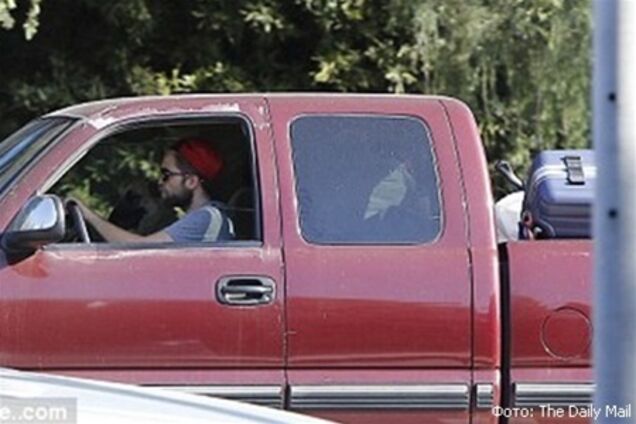 Паттинсон забрал свои вещи и собак из дома Стюарт