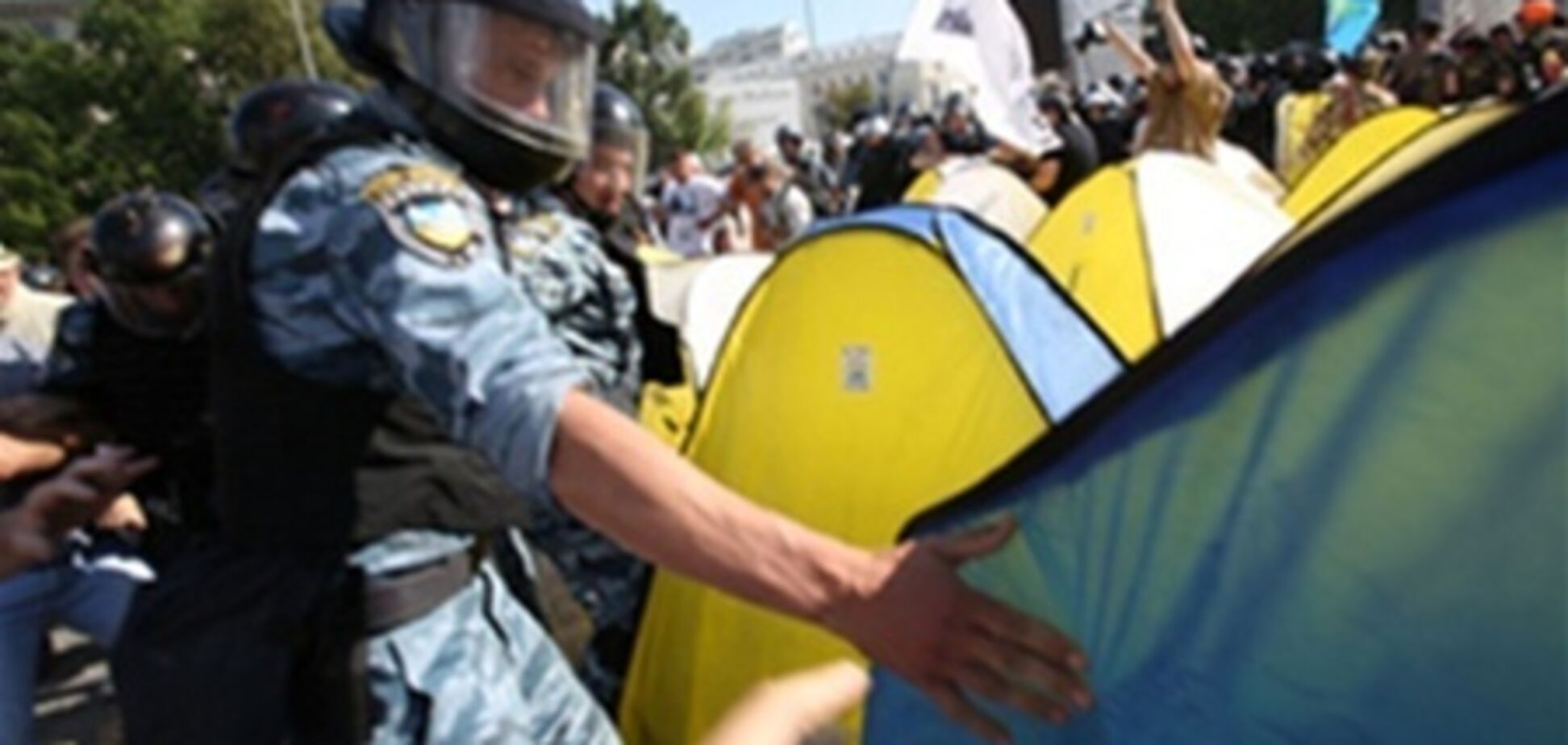 Суд оценил установку палаток на Софийской площади в 170 грн
