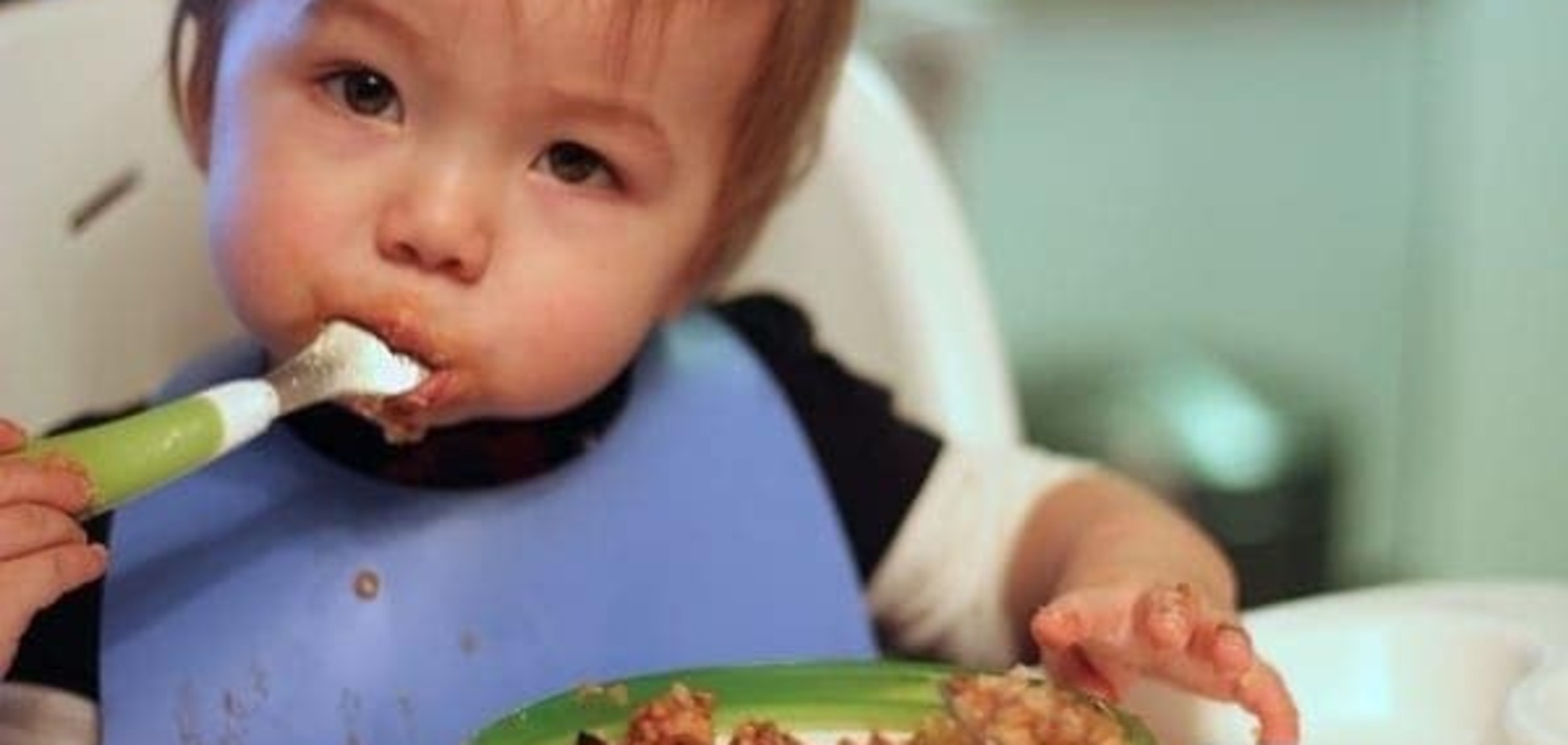 Ребенок не ест из ложки - как приучить?