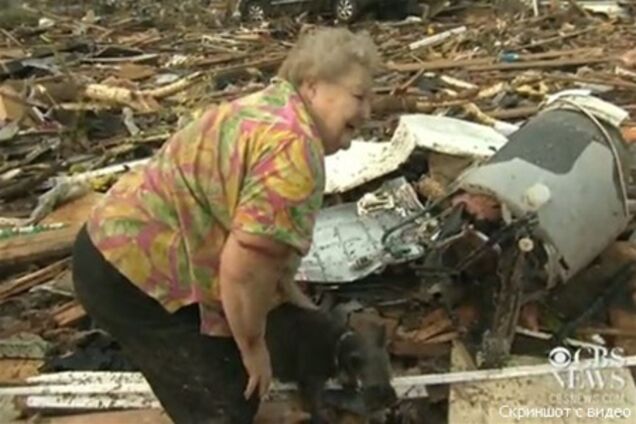 Мешканка Оклахоми знайшла свого пса під час інтерв'ю після торнадо