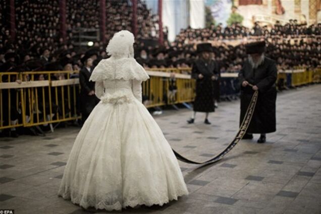 Весілля онука глави хасидів відвідали 25 тисяч людей