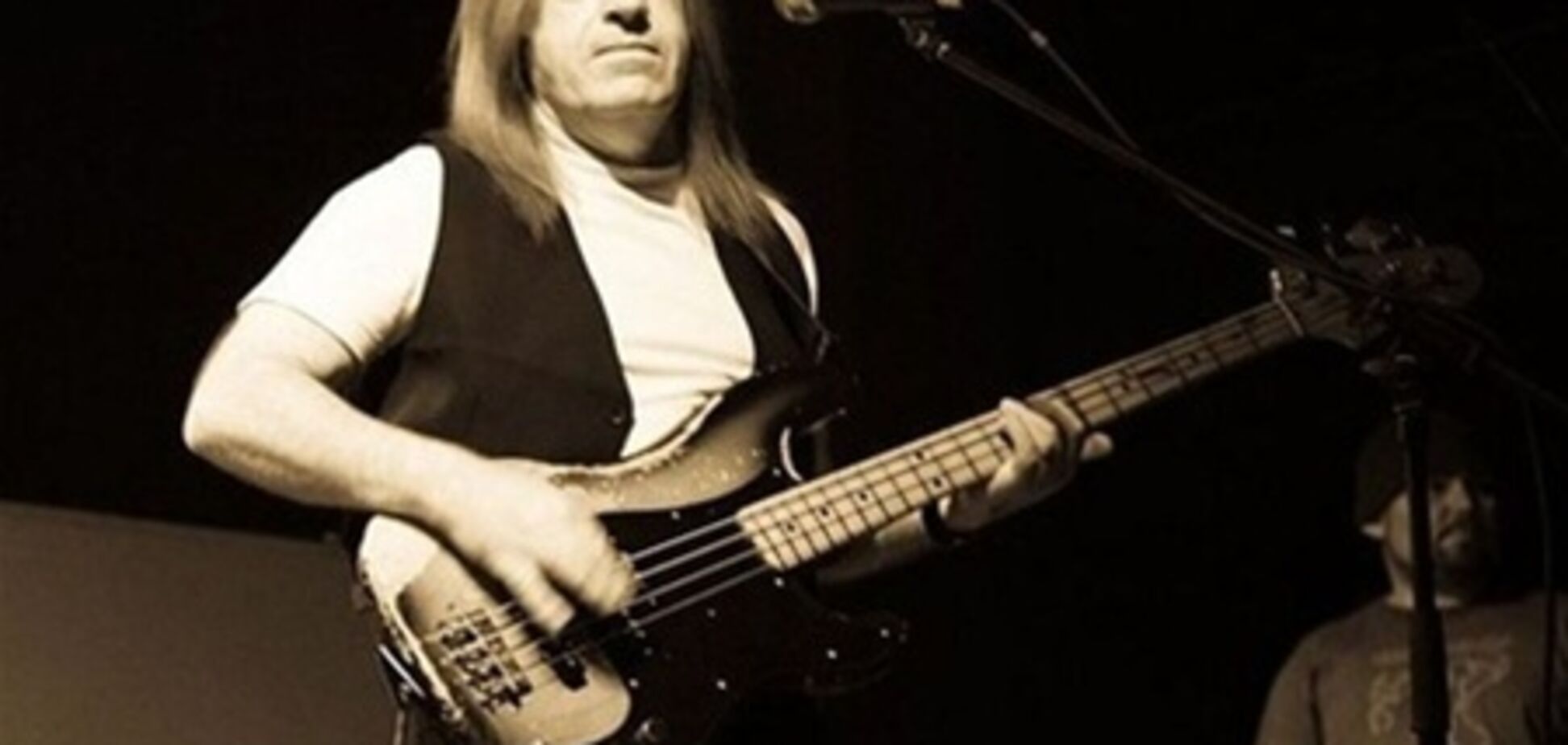 Скончался бас-гитарист Uriah Heep
