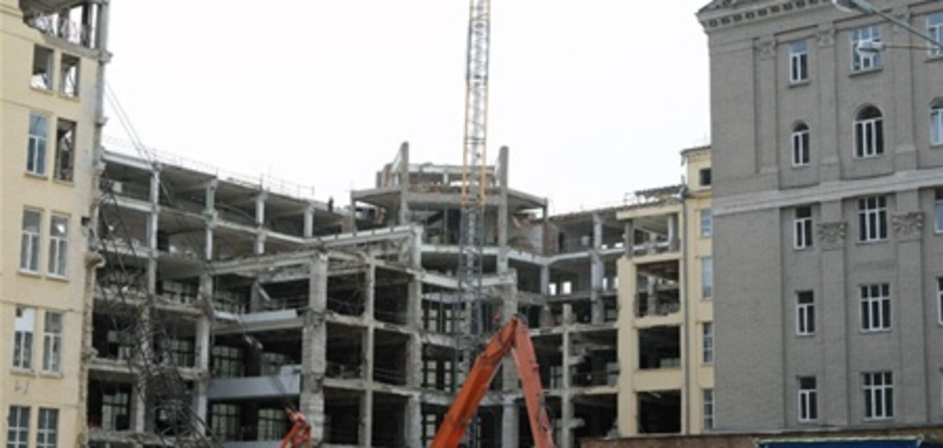 В ЦУМе на Крещатике снесли крышу. Фото