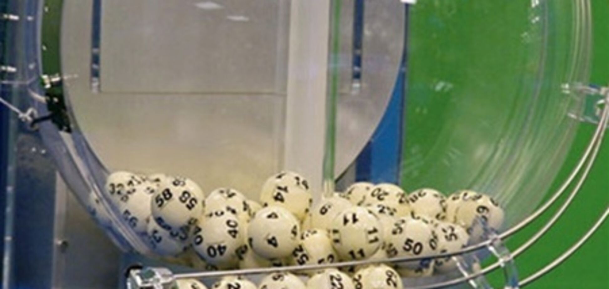 Сотрудница магазина продала сама себе выигрышный лотерейный билет