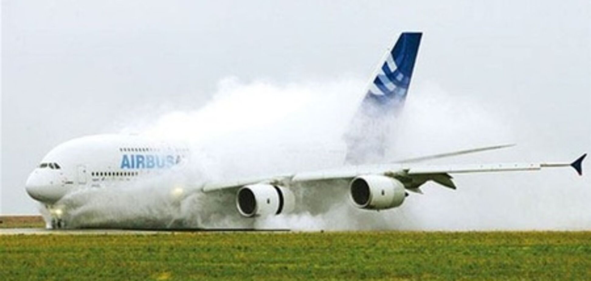 Самолет рейса Ираклион-Киев совершил экстренную посадку