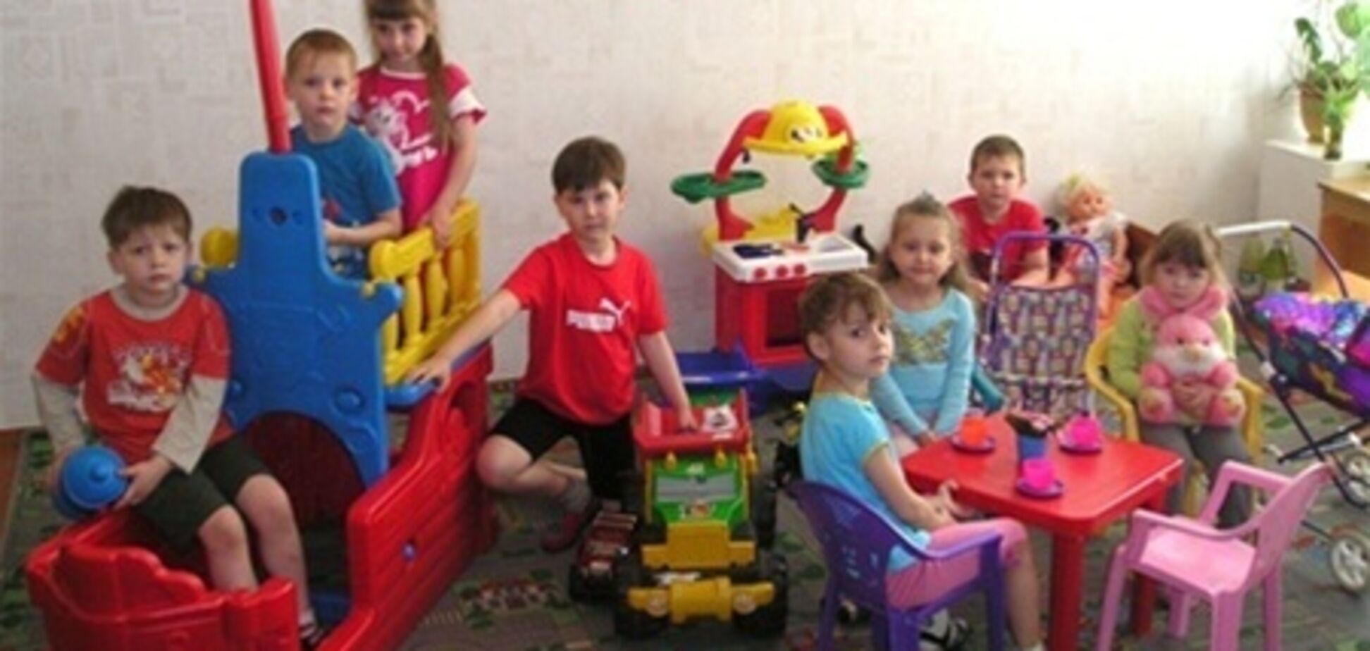 Дідусь тільки вдома помітив, що забрав із садочка не свого онука