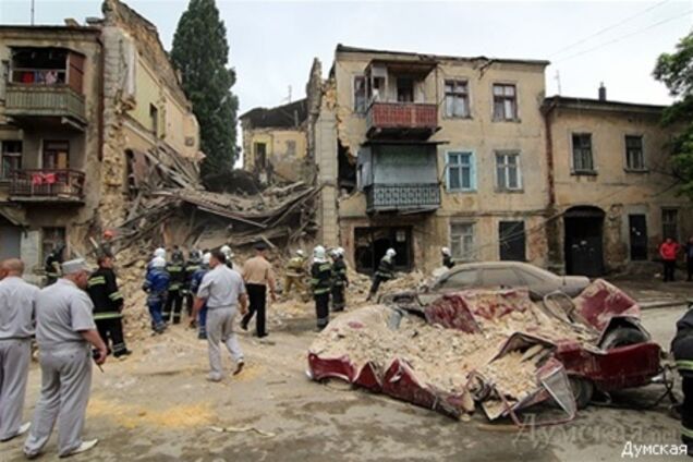 Из-под завалов дома в Одессе вытащили мужчину