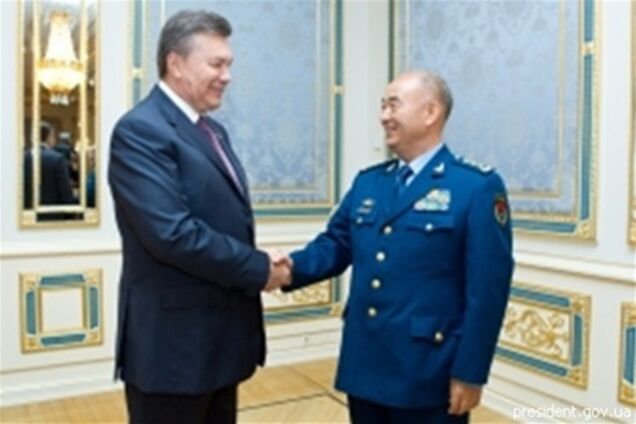 Янукович: Китай - важнейший военный партнер Украины