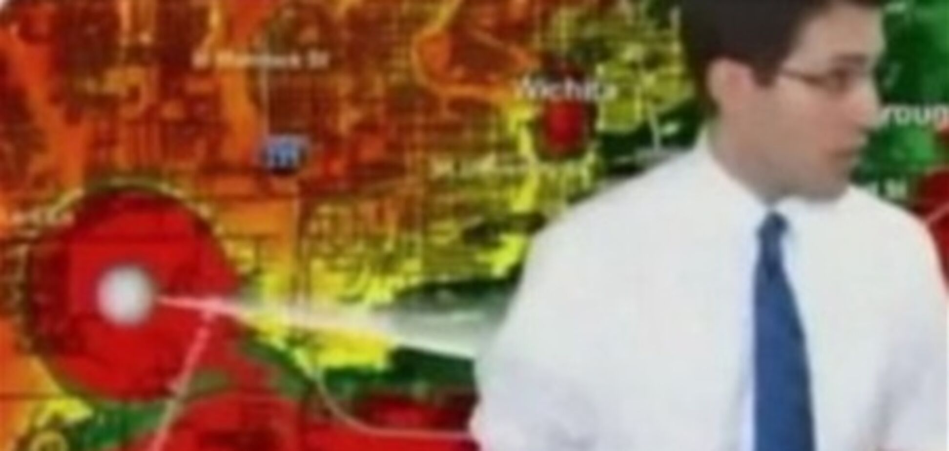 В США телеведущий в прямом эфире побежал прятаться от торнадо