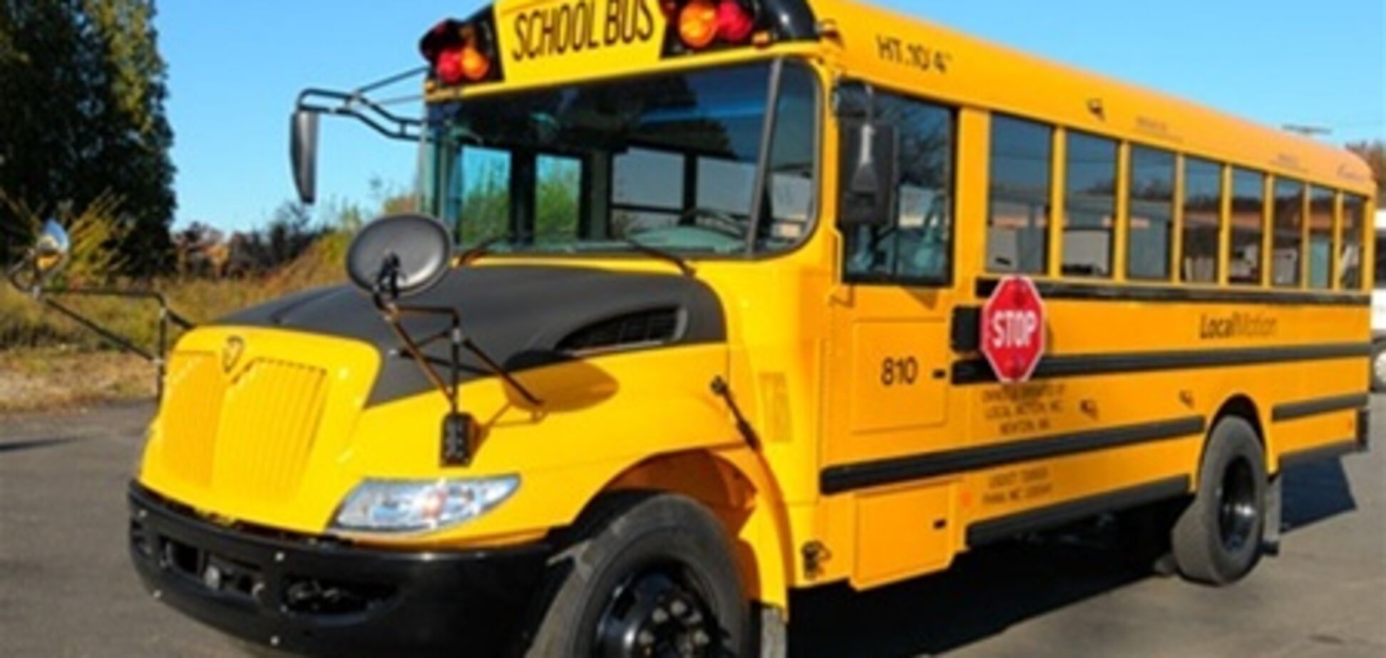 Четыре школьных автобуса столкнулись в США