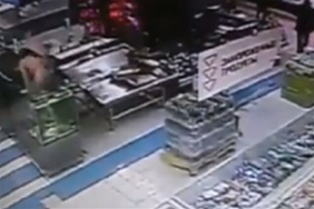 В криворожском супермаркете рассказали о видео с голым ныряльщиком