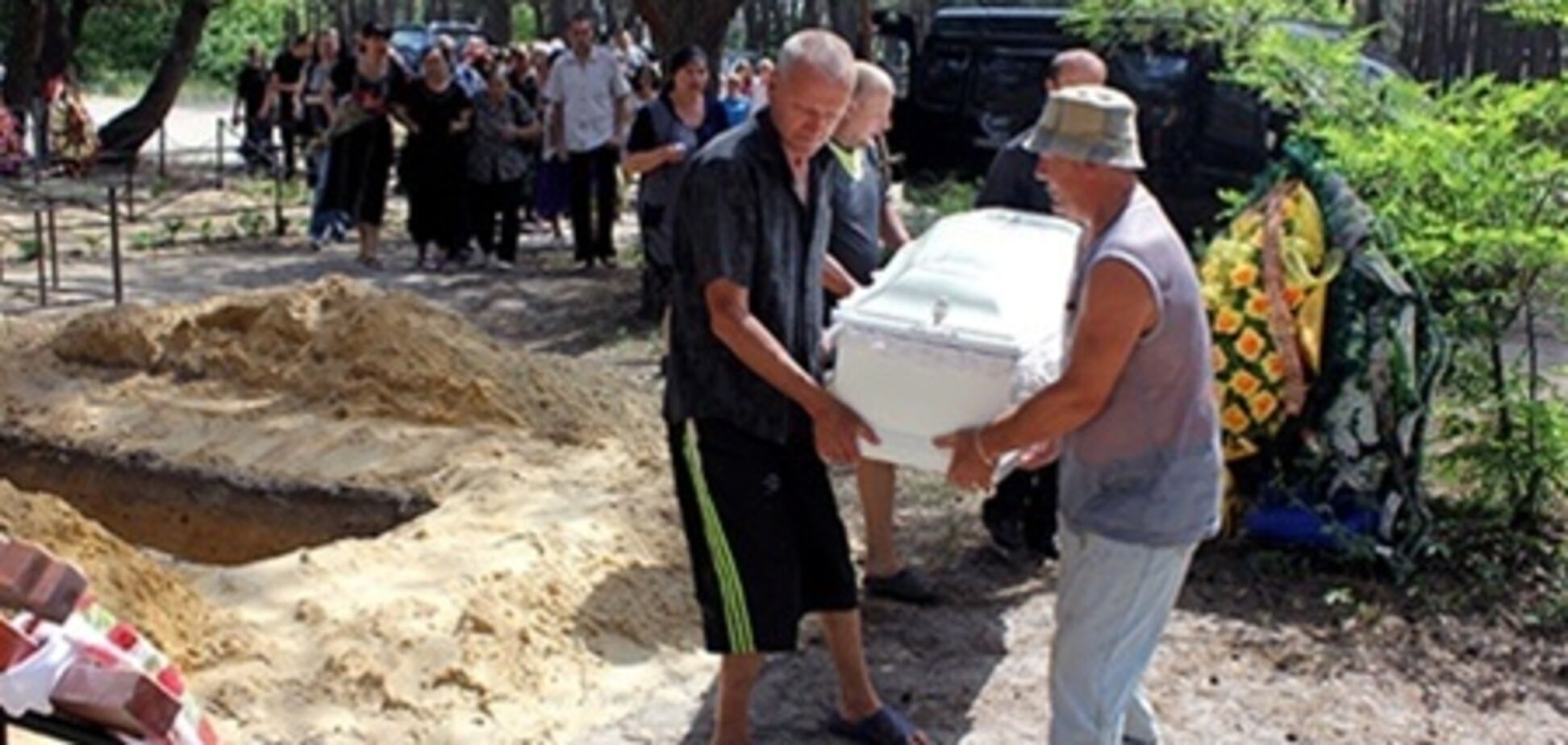 17-летнюю харьковчанку, которую облили самогоном и подожгли, похоронили