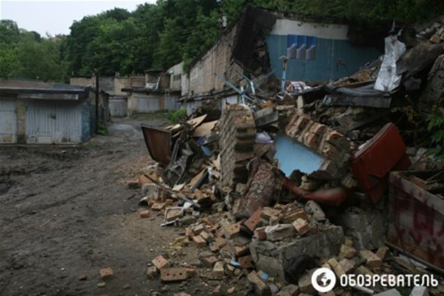 Из-за оползня киевляне остались без дорогих гаражей 