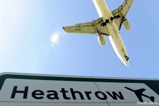 Над Лондоном загорелся самолет