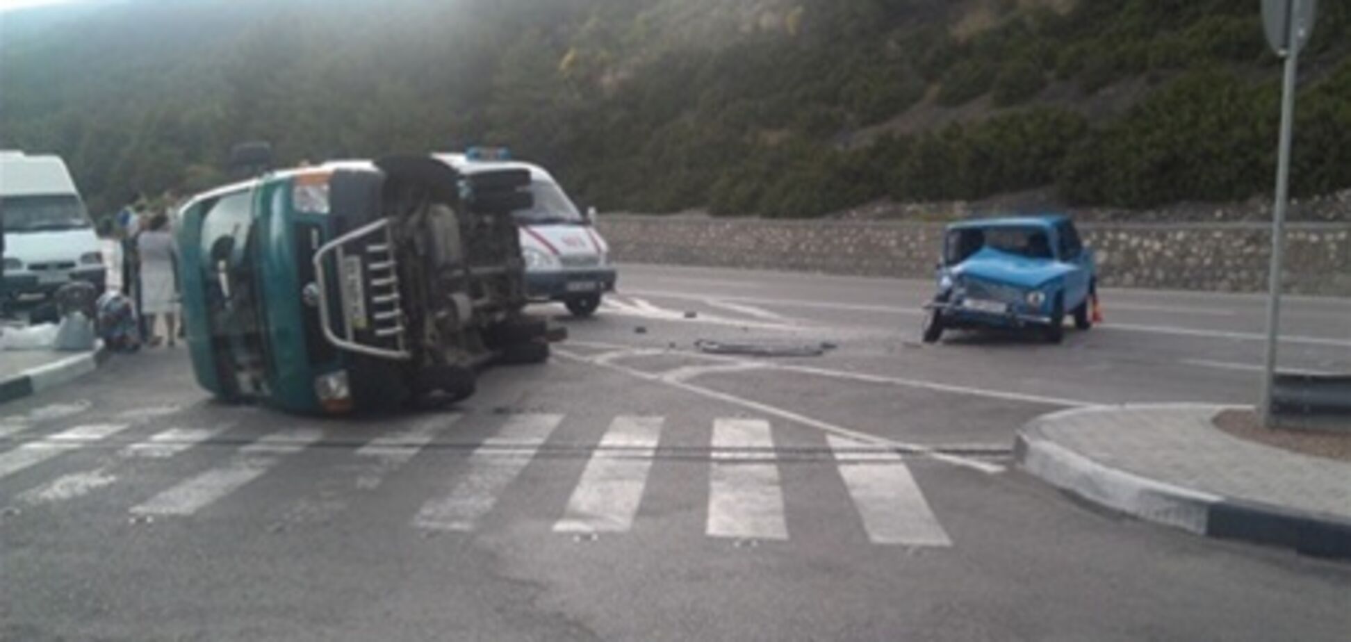 В Крыму перевернулся автобус с детьми