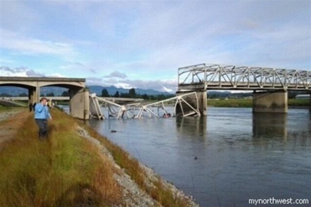Обрушение моста в США: трое травмированы