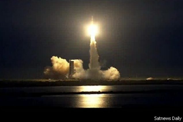 США запустили ракету с военным спутником