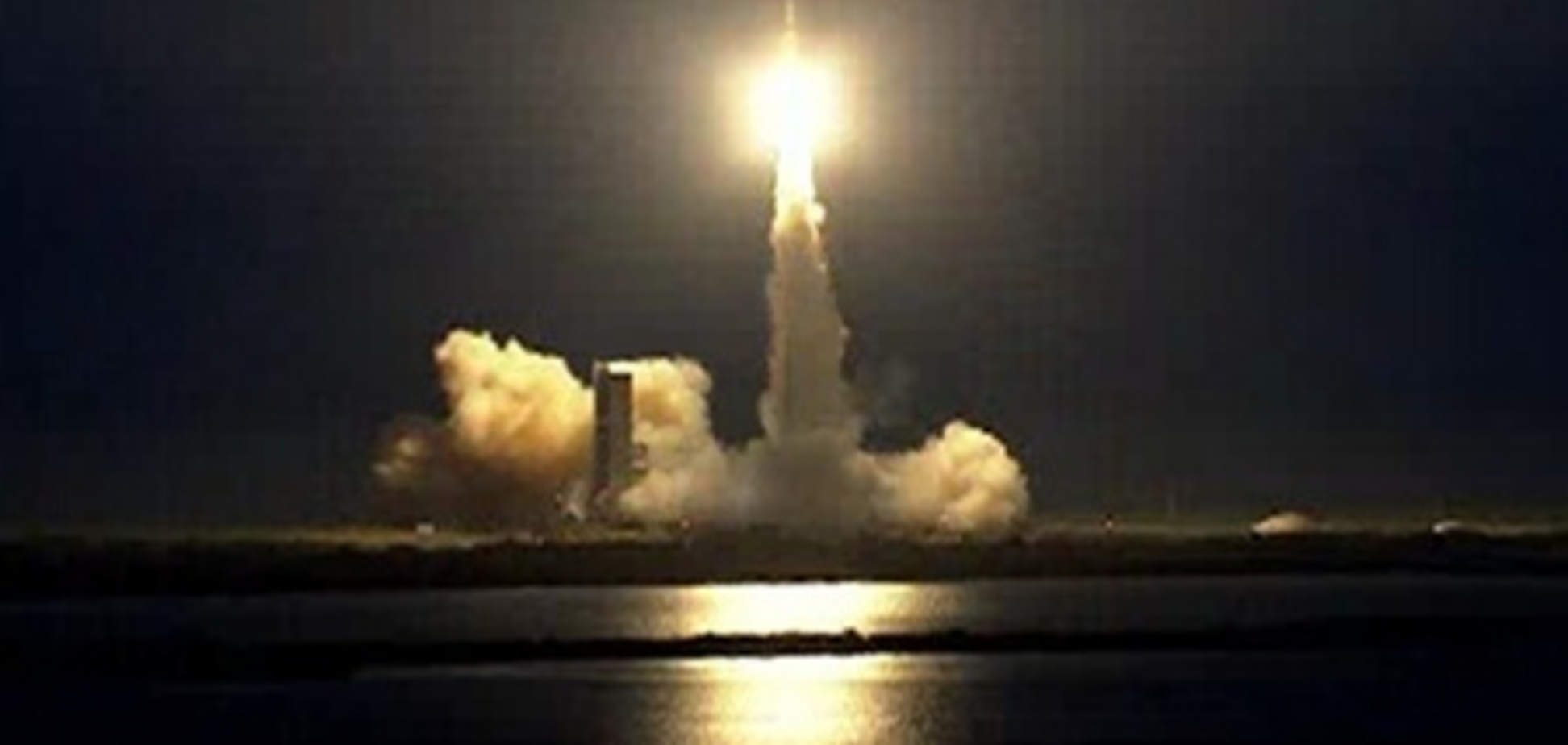 США запустили ракету с военным спутником