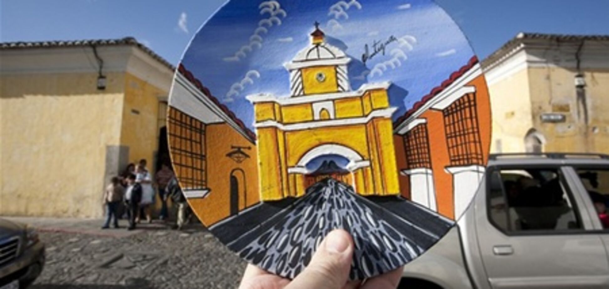 Сувениры на фоне достопримечательностей