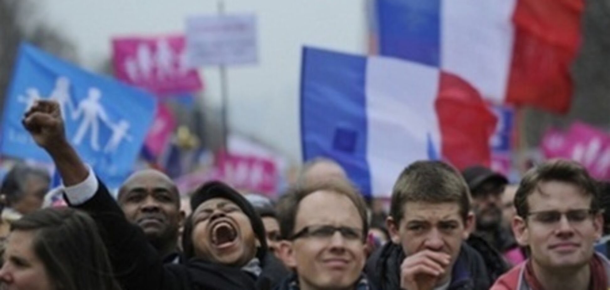 В Париже задержали около 100 противников однополых браков