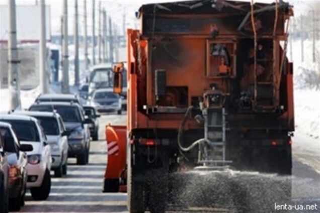 Киев 'выкинул' на борьбу с гололедом 20 млн грн