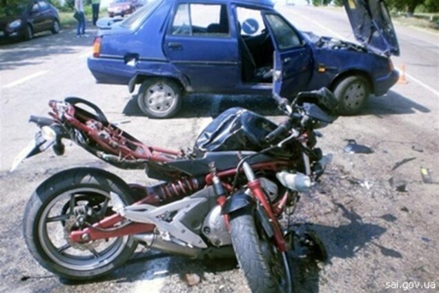 Кровавое ДТП на Херсонщине: 'Славута' влетела в мотоцикл