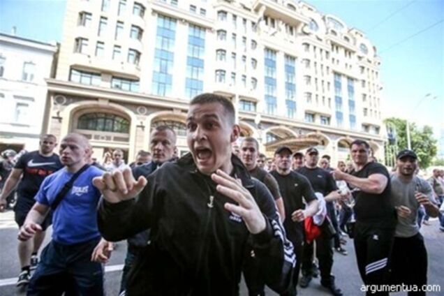 По делу об избиении журналистов в Киеве допрошено более 180 человек