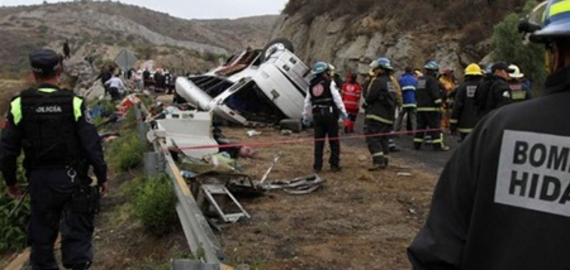 Не менее 16 туристов погибло в аварии автобуса