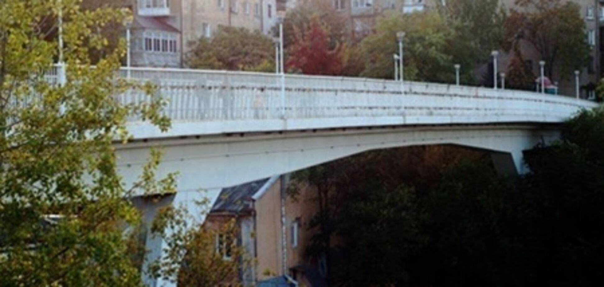 В Одессе 20-летний парень бросился с моста