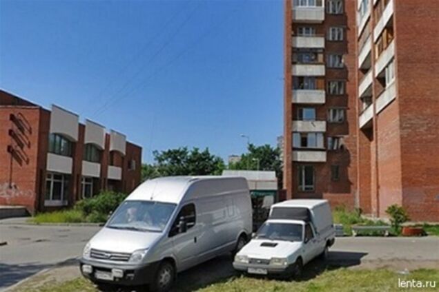 В Петербурге выброшенный из окна ковер упал на ребенка