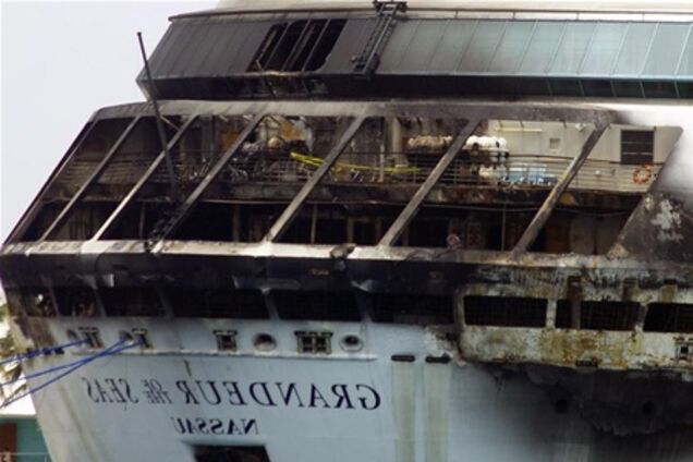 Ночью в Атлантике загорелся круизный лайнер