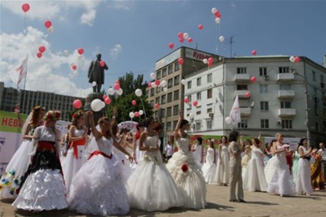 В Донецке прошел парад невест