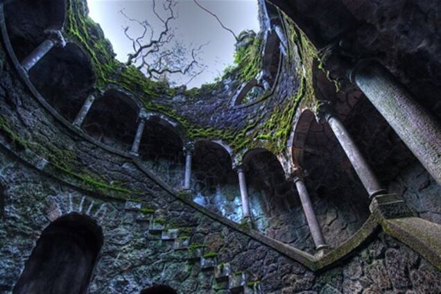 Таинственный замок с пещерами и гротами Кинта да Регалейра