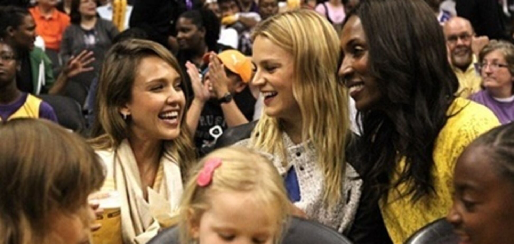 Джессика Альба использовала матч как отвлекающий маневр