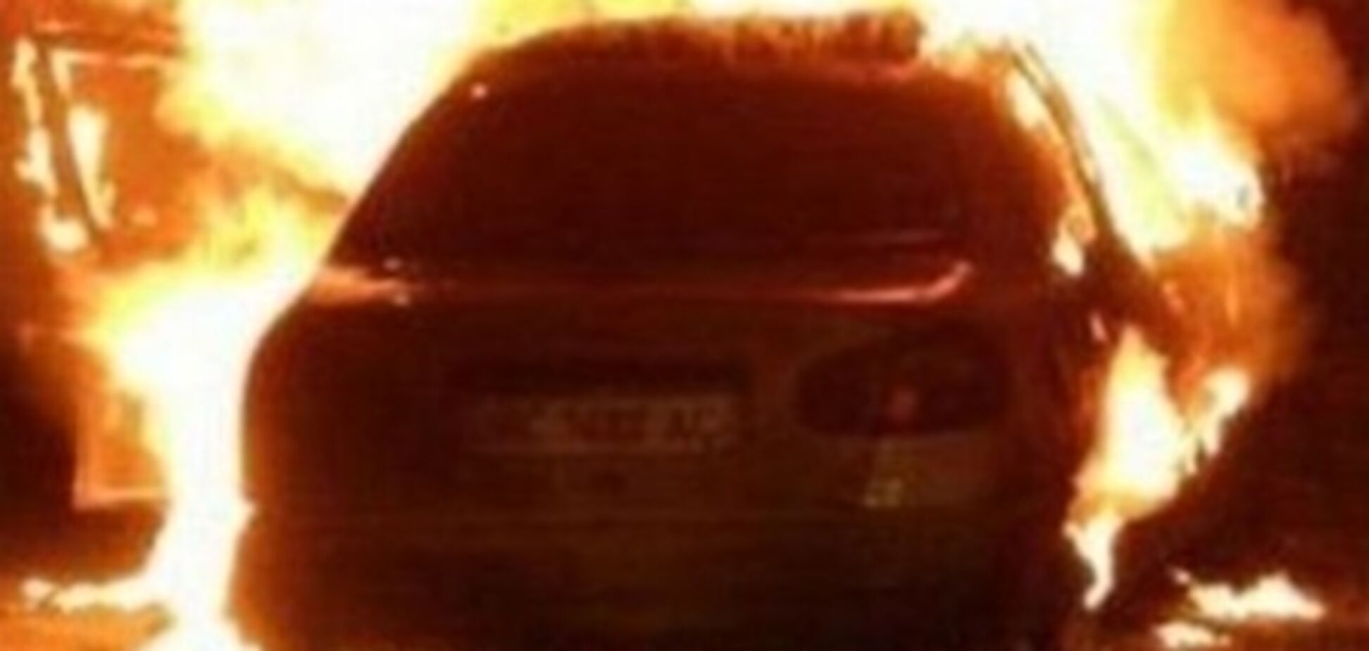 У Херсоні сталася велика пожежа: згоріли 4 машини, підліток у реанімації