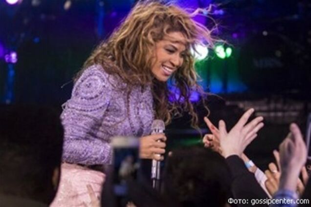 Поклонник приложил руку к ягодицам Бейонсе 