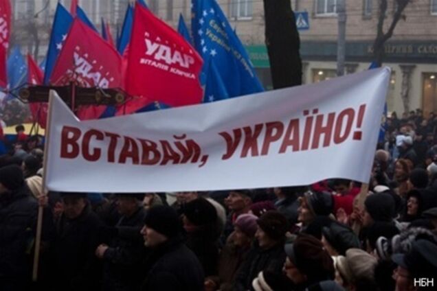 Тимошенко просит прекратить акцию 'Вставай, Украина!'