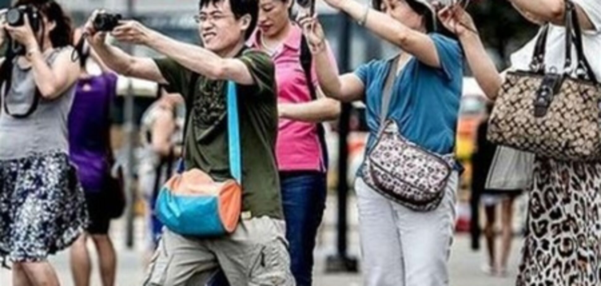 Власти Китая решили научить своих туристов хорошим манерам